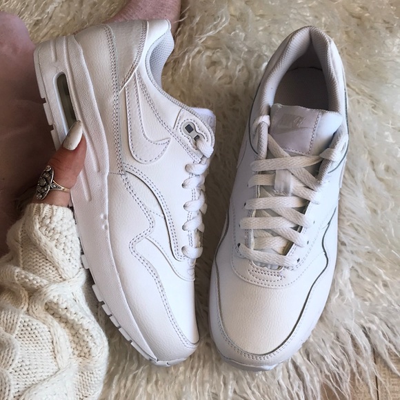 NWT Nike Air Max 1 Triple White - Picture 2 of 7